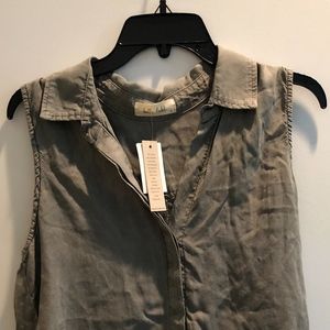 NWT BELLA DAHL SLEEVELESS SPLIT BACK DOWN BUTTON L